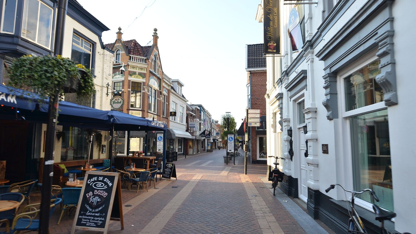 Het Spanjaardsgat in Almelo met de Grote Kerk